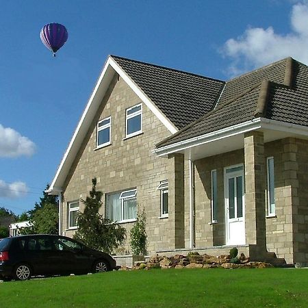 קורשם Mead Lodge B&B מראה חיצוני תמונה